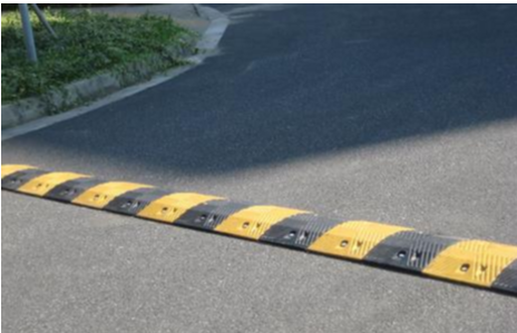 貴陽(yáng)減速帶廠 城市道路交通安全新升級(jí)——道路減速設(shè)備的專(zhuān)業(yè)化解決方案